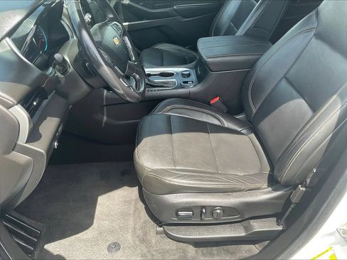 Used 2020 Chevrolet Traverse LT w/ LT Premium Package AWD/4WD image 16