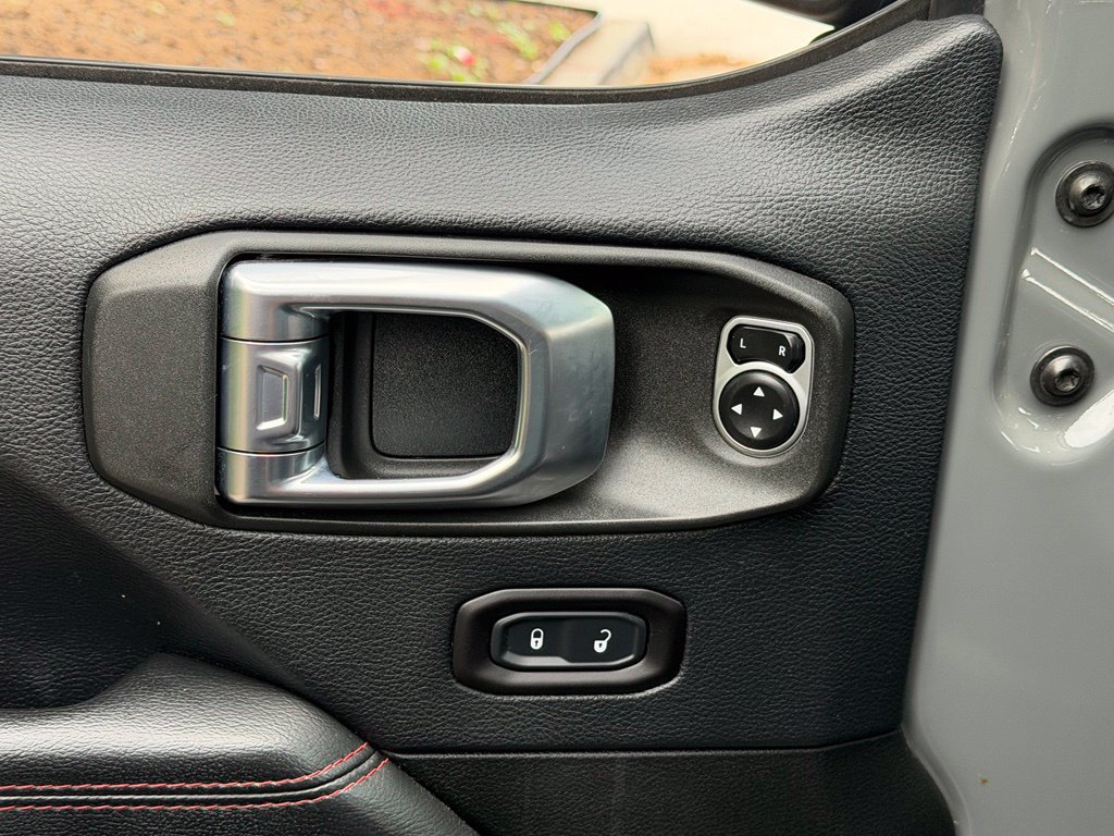 Used 2018 Jeep Wrangler Unlimited Rubicon AWD/4WD image 31