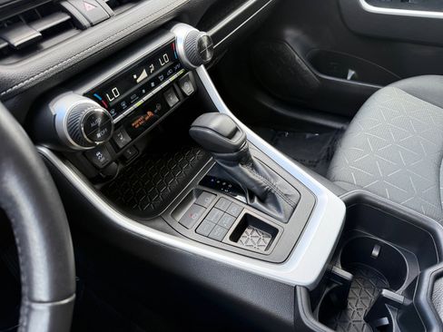 Used 2022 Toyota RAV4 XLE w/ Convenience Package image 13