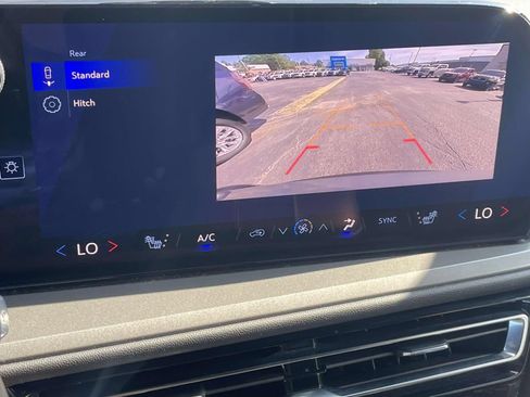 Used 2026 Chevrolet Traverse LT FWD image 14