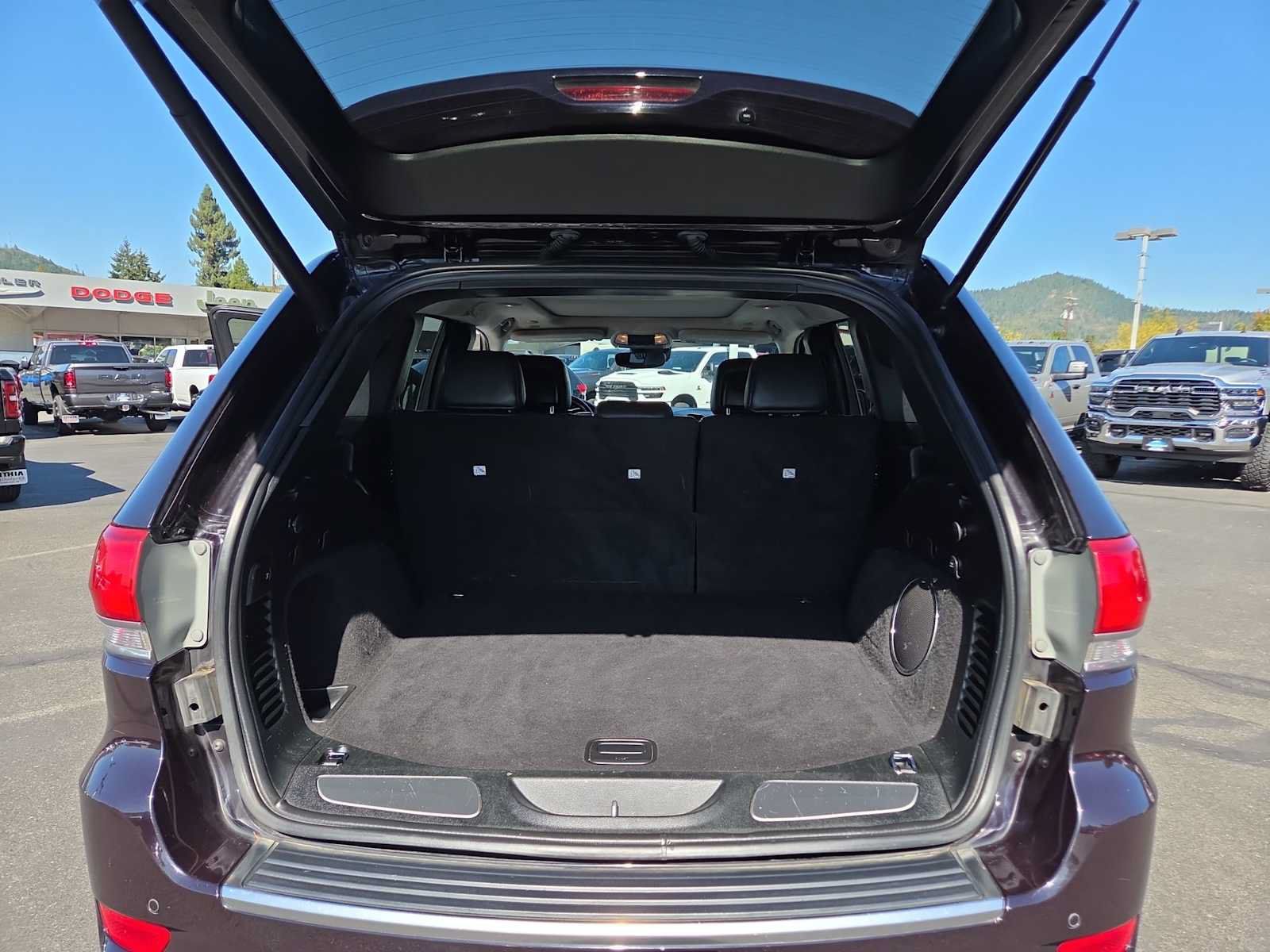 Used 2018 Jeep Grand Cherokee Summit w/ Platinum Series Group AWD/4WD image 27