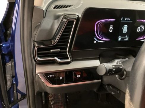 Used 2024 Kia Sportage EX image 14