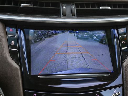 Used 2013 Cadillac XTS Luxury image 23