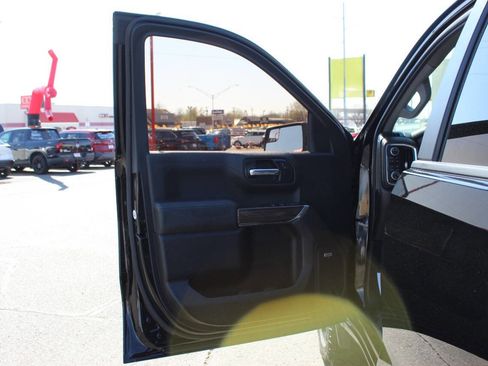 Used 2020 Chevrolet Silverado 1500 LT Trail Boss w/ Midnight Edition image 15