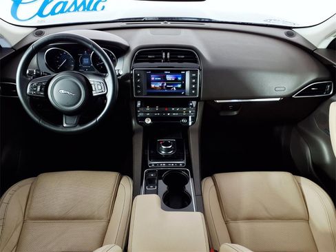 Used 2017 Jaguar F-PACE Prestige image 13