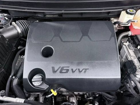 Used 2022 Chevrolet Traverse LT FWD image 15