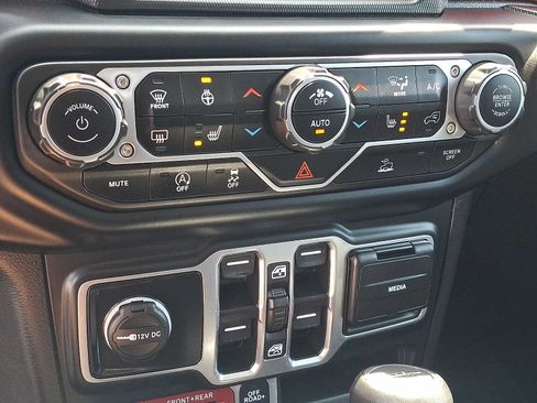 Used 2023 Jeep Gladiator Rubicon w/ LED Lighting Group AWD/4WD image 15