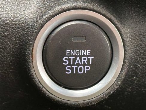 Used 2023 Hyundai Kona SEL AWD/4WD image 32