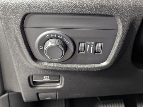 New 2025 Jeep Grand Cherokee Altitude image 15