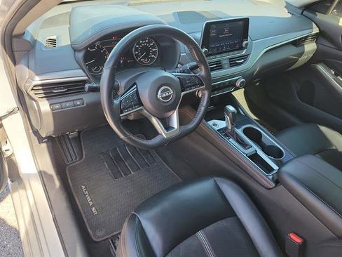 Used 2024 Nissan Altima 2.5 SR FWD image 2