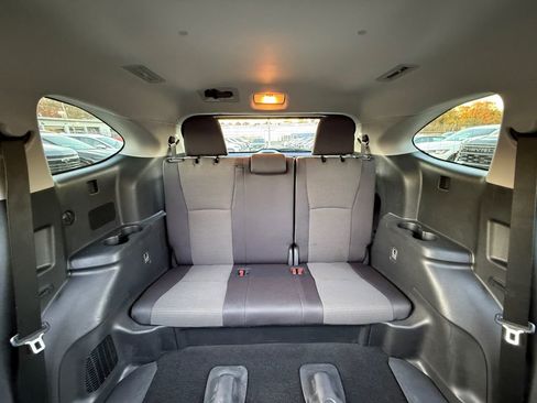 Used 2024 Toyota Highlander LE image 23