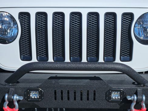 Used 2022 Jeep Wrangler Unlimited Sport AWD/4WD image 9