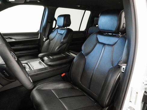 Used 2024 Jeep Wagoneer Series III w/ Flexible Seating Group image 13