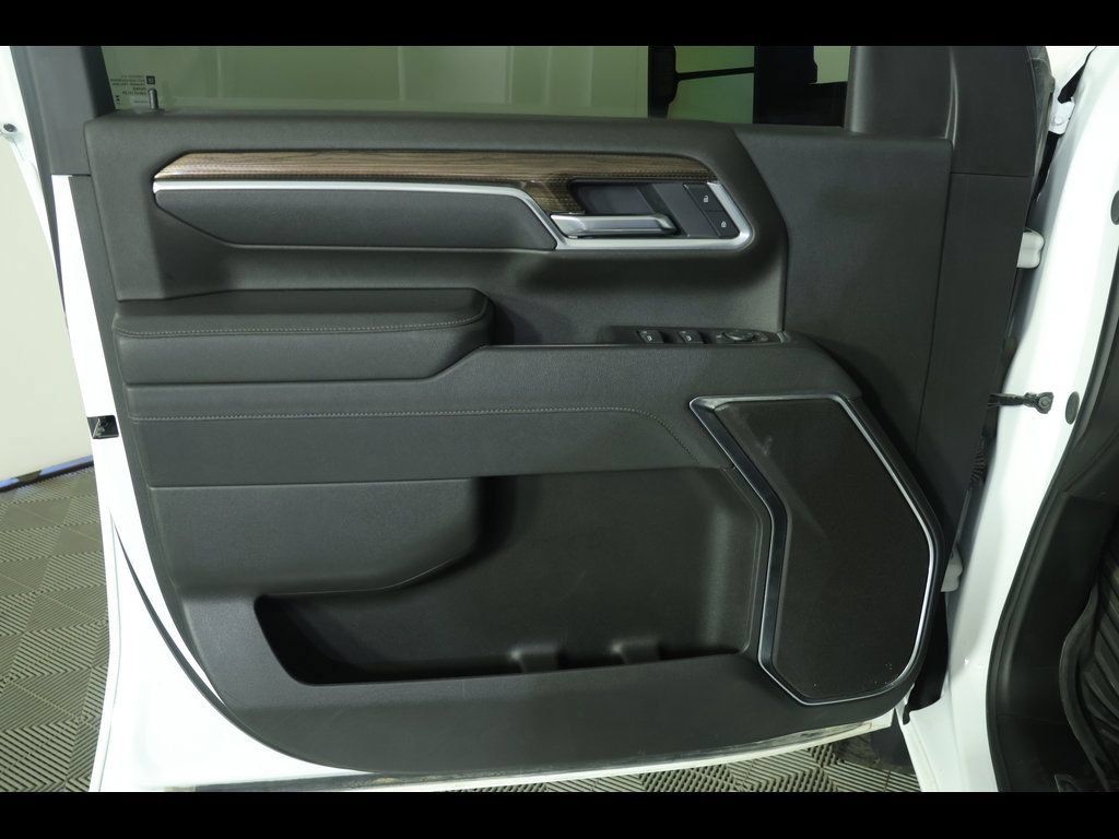 Used 2025 Chevrolet Silverado 2500 LT AWD/4WD image 24