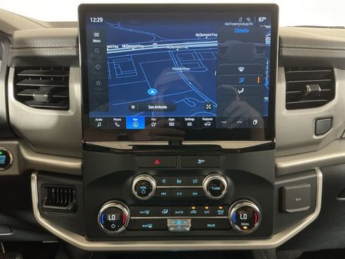 Used 2022 Ford Expedition XLT image 11