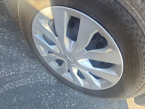 Used 2015 Nissan Rogue S image 13