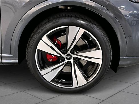 New 2025 Audi SQ5 Prestige image 11