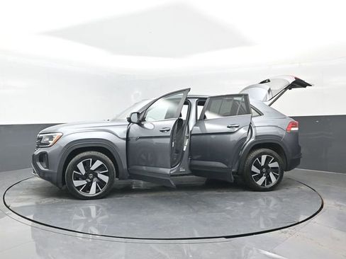Used 2024 Volkswagen Atlas Cross Sport SE image 22