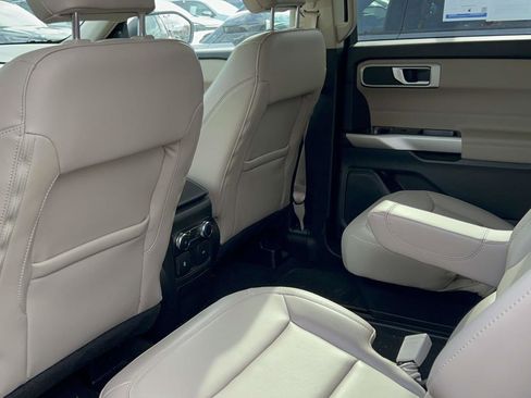 Used 2022 Ford Explorer XLT w/ Equipment Group 202A image 34