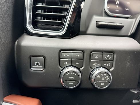 New 2026 GMC Sierra 3500 Denali Ultimate AWD/4WD image 18