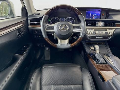 Used 2018 Lexus ES 350 w/ Ultra Luxury Package FWD image 24