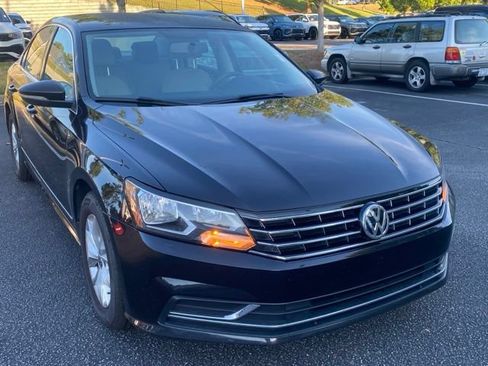 Used 2017 Volkswagen Passat 1.8T S FWD image 8