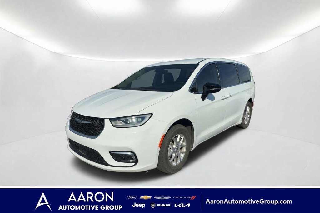 Used 2024 Chrysler Pacifica Touring-L FWD image 1