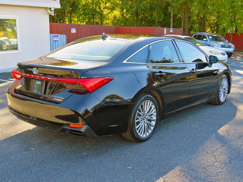 Used 2019 Toyota Avalon Limited image 7