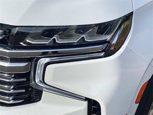 Used 2023 Chevrolet Suburban Premier image 4