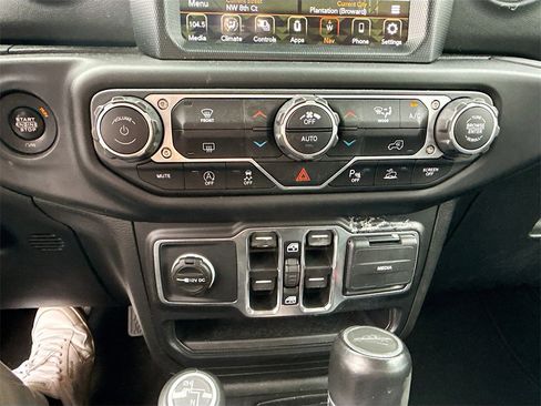 Used 2021 Jeep Gladiator Overland w/ Popular Equipment Package image 16