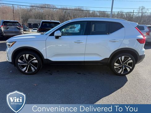Used 2024 Volvo XC40 B5 Ultimate w/ Protection Package Premier image 5