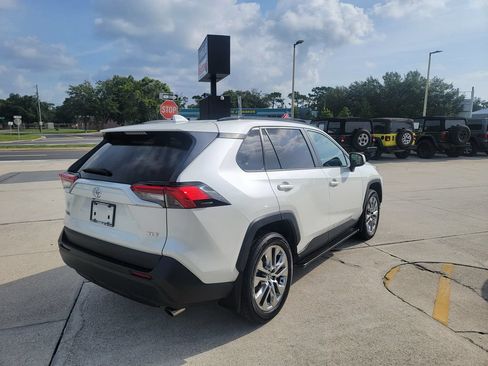 Used 2021 Toyota RAV4 XLE Premium FWD image 5