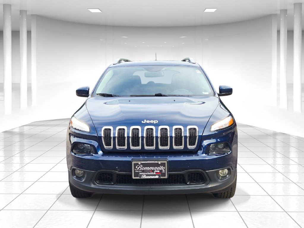 Used 2018 Jeep Cherokee Latitude w/ Cold Weather Group AWD/4WD image 8