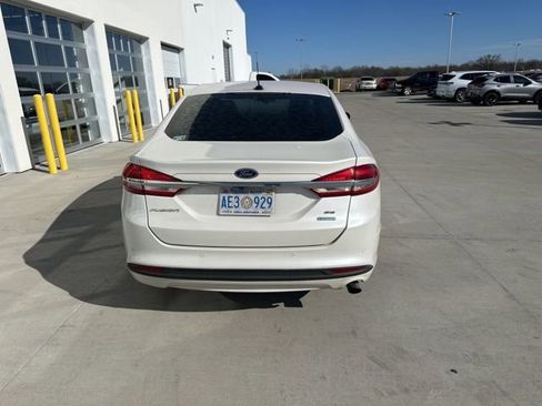 Used 2018 Ford Fusion SE w/ Fusion SE Technology Package image 4