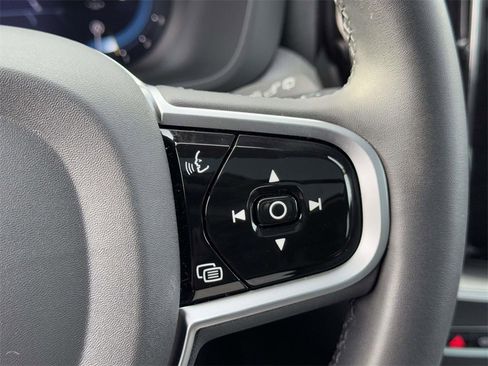 Certified 2025 Volvo XC60 B5 Plus image 20