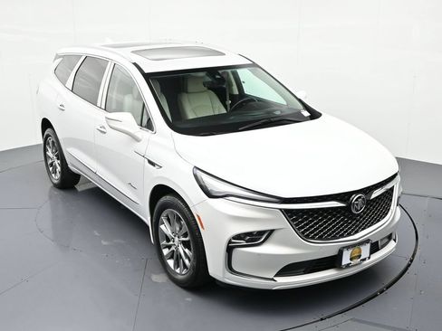 Used 2022 Buick Enclave Avenir w/ Avenir Technology Package AWD/4WD image 18