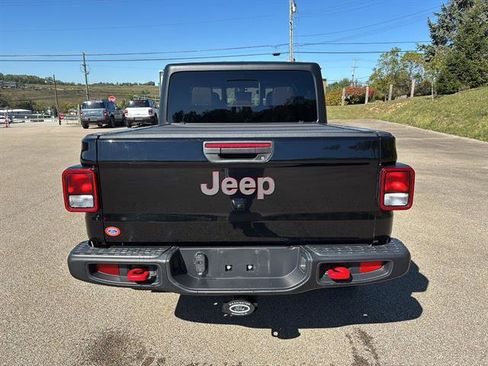 Used 2023 Jeep Gladiator Rubicon w/ Cold Weather Group image 3