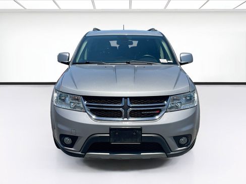 Used 2019 Dodge Journey SE w/ Premium Group FWD image 2