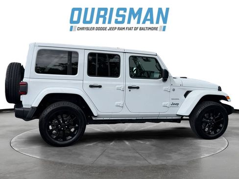 Used 2024 Jeep Wrangler Unlimited Sahara AWD/4WD image 7