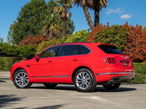 Used 2017 Bentley Bentayga image 6