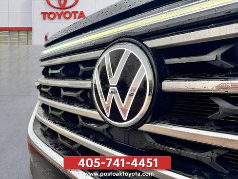 Used 2024 Volkswagen Atlas SE w/ Panoramic Sunroof Package FWD image 40