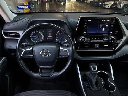 Used 2022 Toyota Highlander LE AWD/4WD image 15