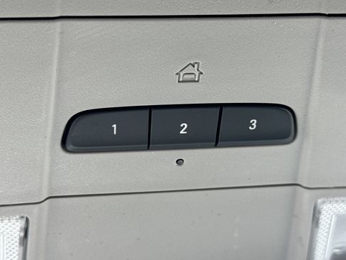 Used 2018 GMC Acadia SLT FWD image 25