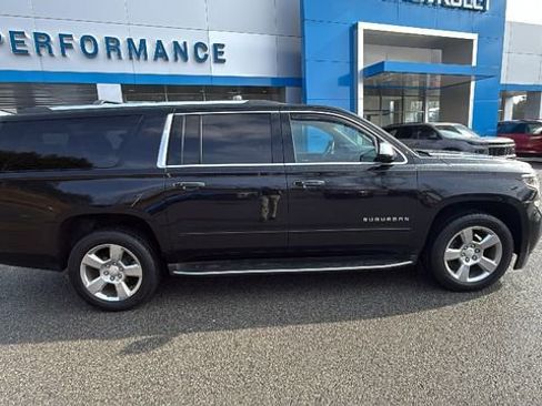 Used 2017 Chevrolet Suburban Premier image 3