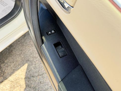 Used 2015 Toyota Corolla LE FWD image 43