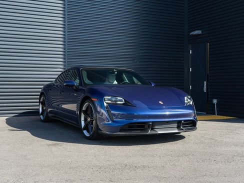 Used 2022 Porsche Taycan Turbo S image 7