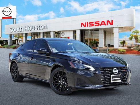 New 2026 Nissan Altima 2.5 SR w/ SR Midnight Edition Package FWD image 1