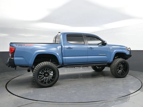 Used 2019 Toyota Tacoma TRD Sport AWD/4WD image 8
