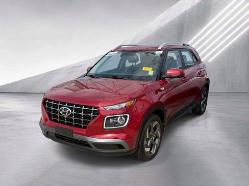 Certified 2023 Hyundai Venue Limited w/ Cargo Package FWD image 4