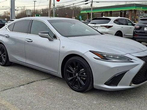 Used 2023 Lexus ES 300h F Sport image 2